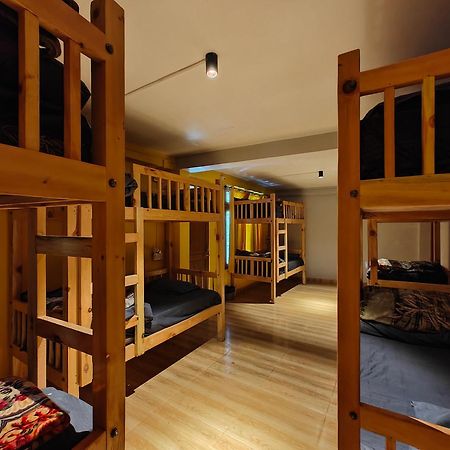 Whoopers Hostel Tosh Екстериор снимка