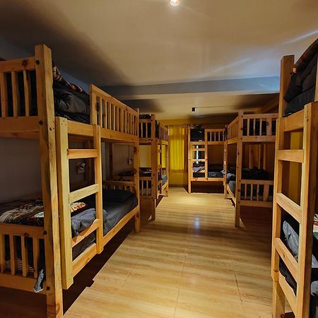 Whoopers Hostel Tosh Екстериор снимка