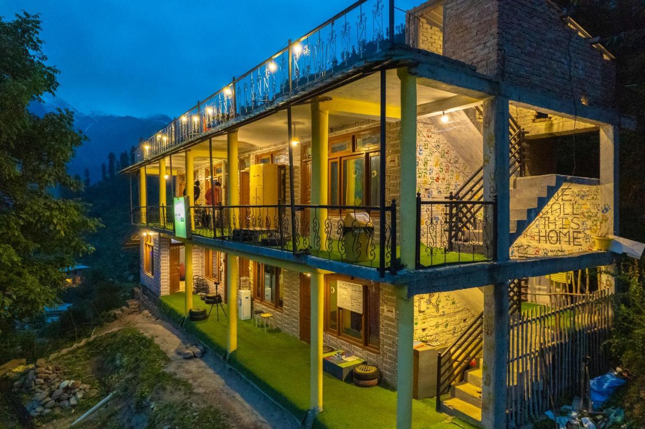 Whoopers Hostel Tosh Екстериор снимка
