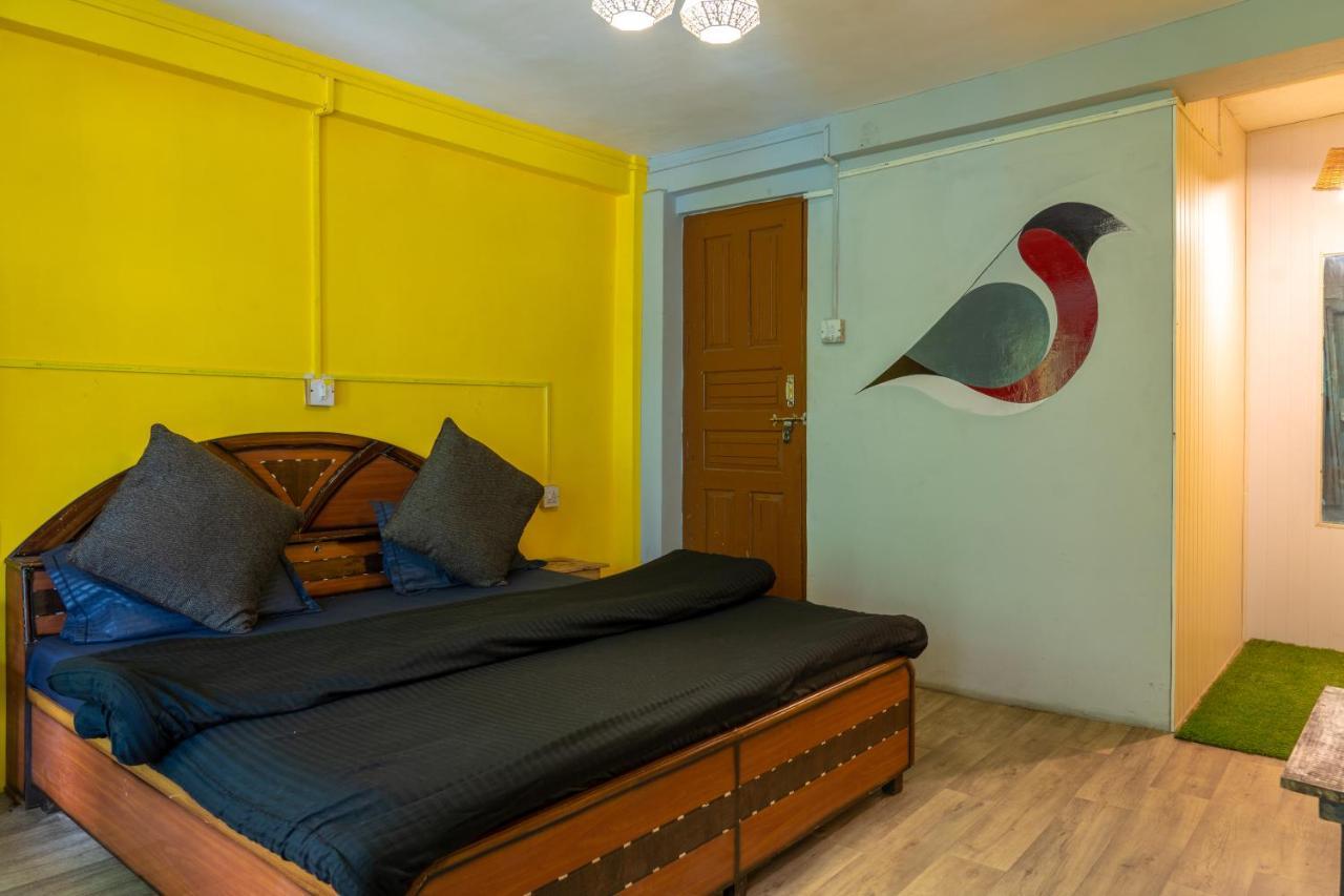 Whoopers Hostel Tosh Екстериор снимка