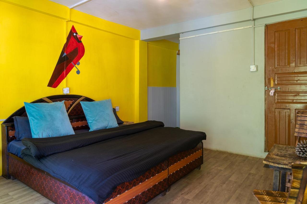 Whoopers Hostel Tosh Екстериор снимка