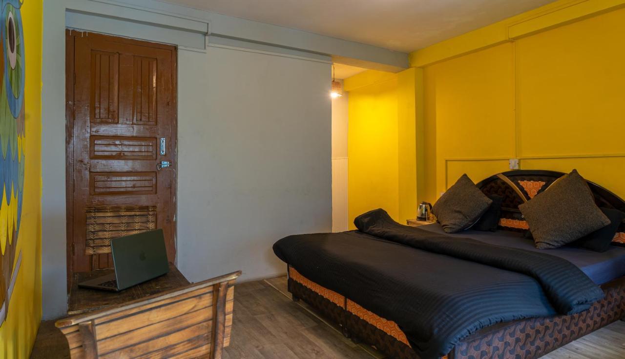 Whoopers Hostel Tosh Екстериор снимка