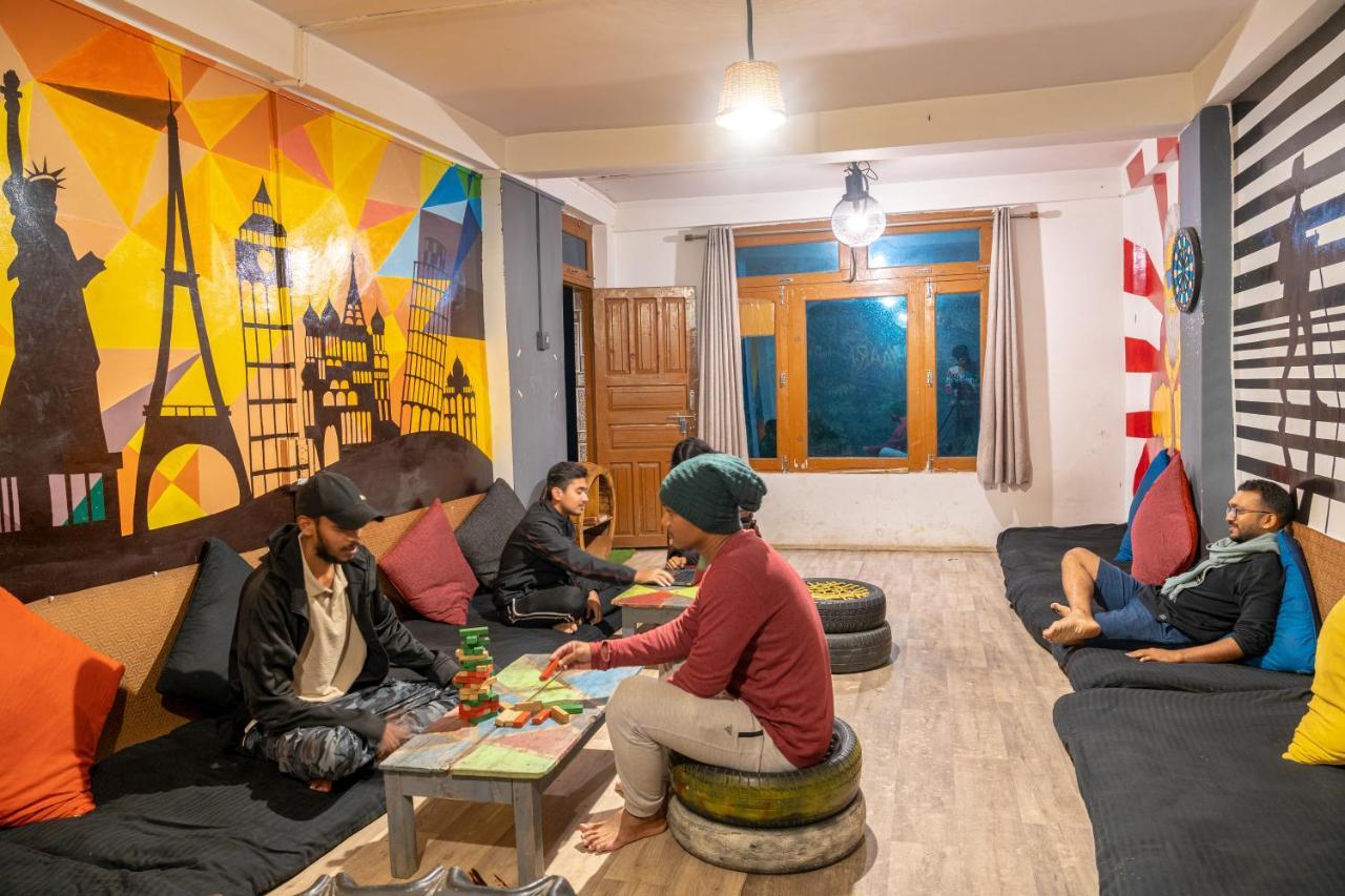 Whoopers Hostel Tosh Екстериор снимка