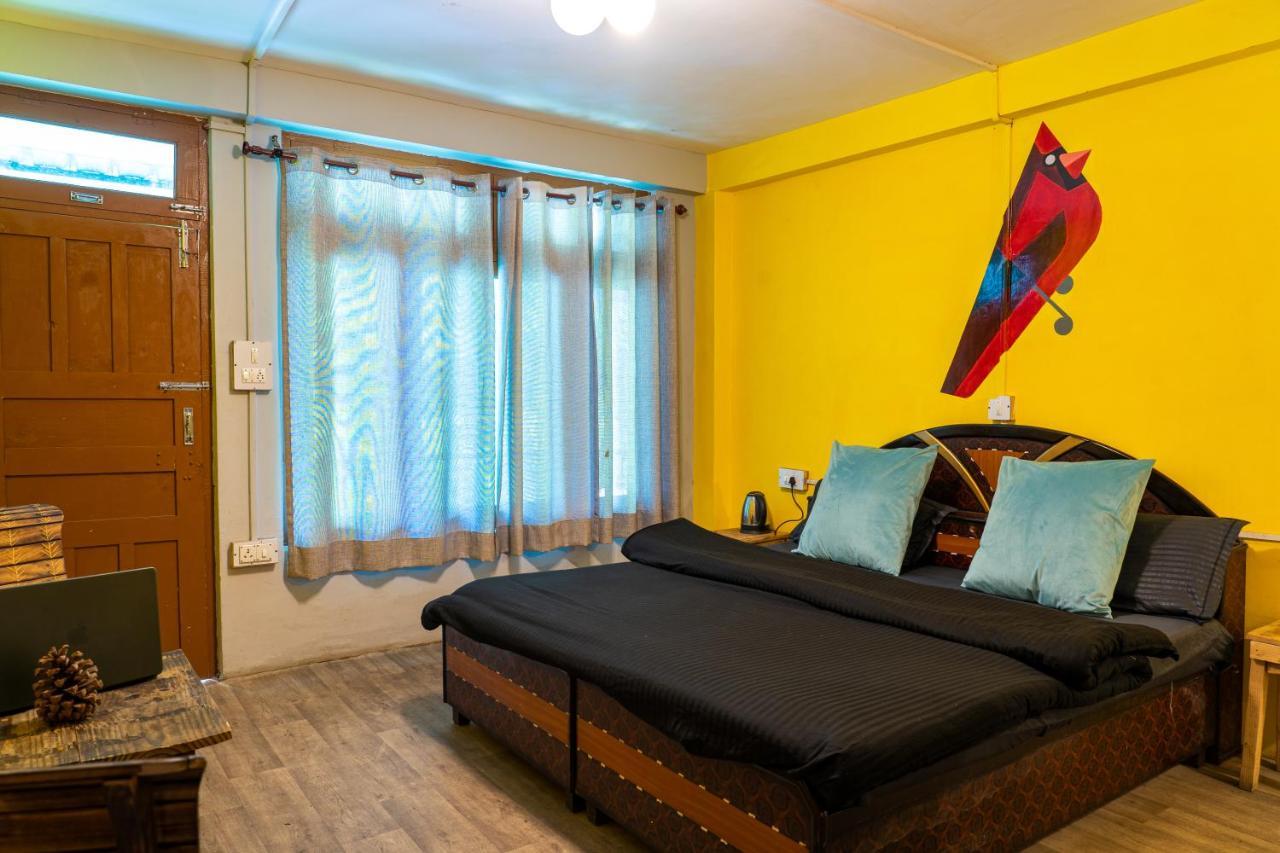 Whoopers Hostel Tosh Екстериор снимка