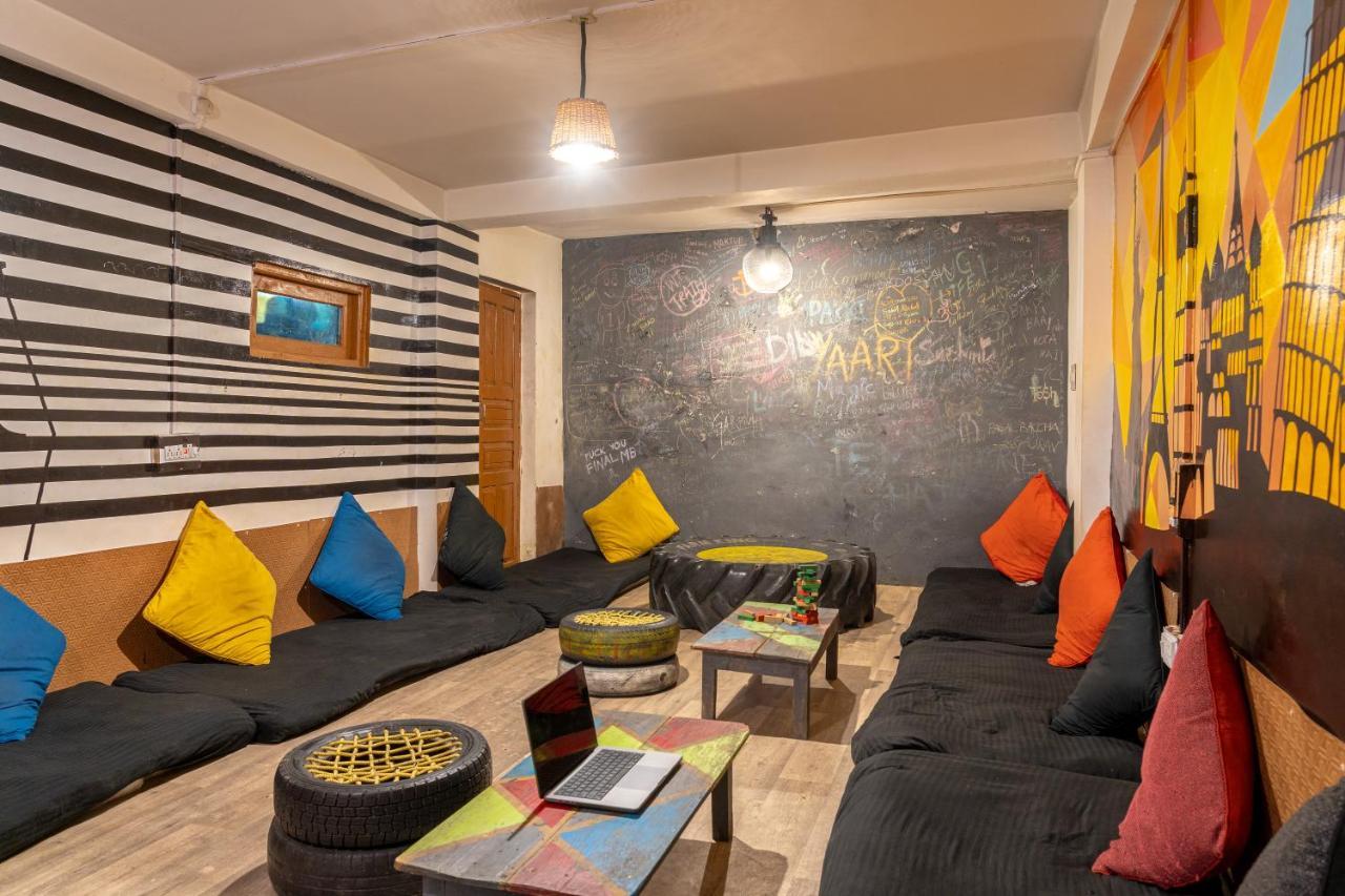 Whoopers Hostel Tosh Екстериор снимка