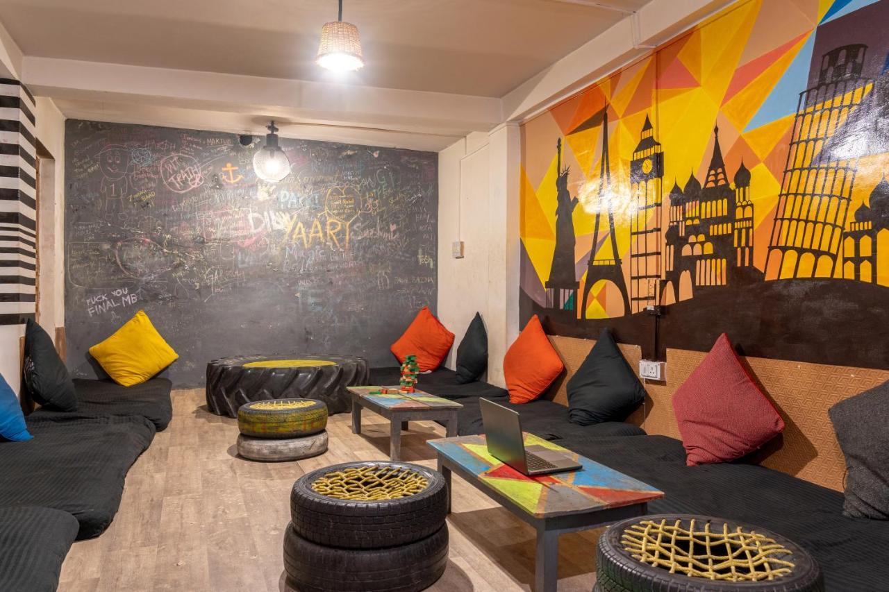 Whoopers Hostel Tosh Екстериор снимка