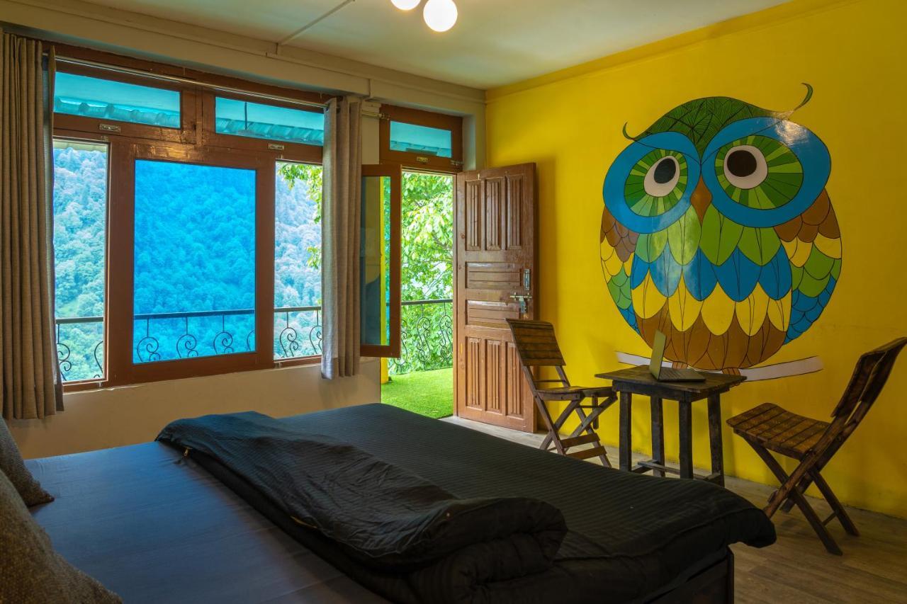 Whoopers Hostel Tosh Екстериор снимка