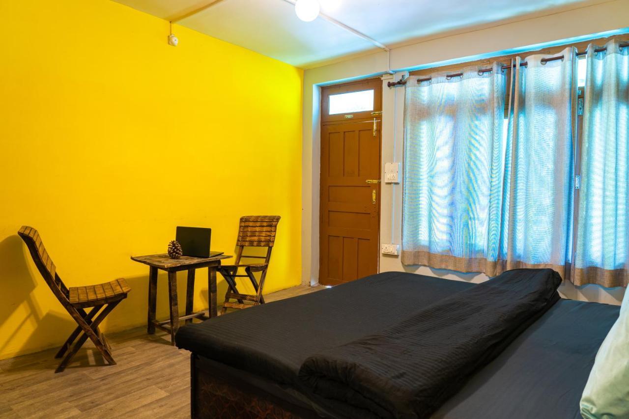 Whoopers Hostel Tosh Екстериор снимка
