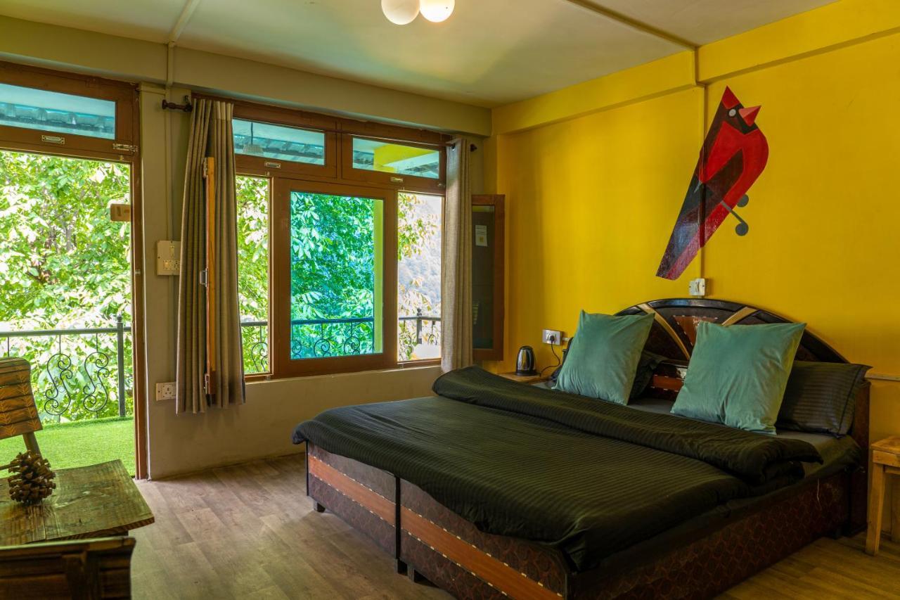 Whoopers Hostel Tosh Екстериор снимка