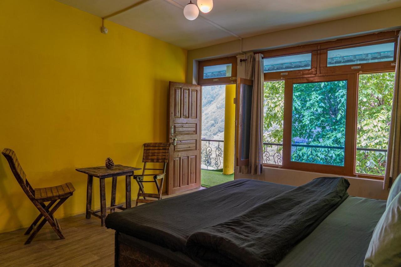 Whoopers Hostel Tosh Екстериор снимка