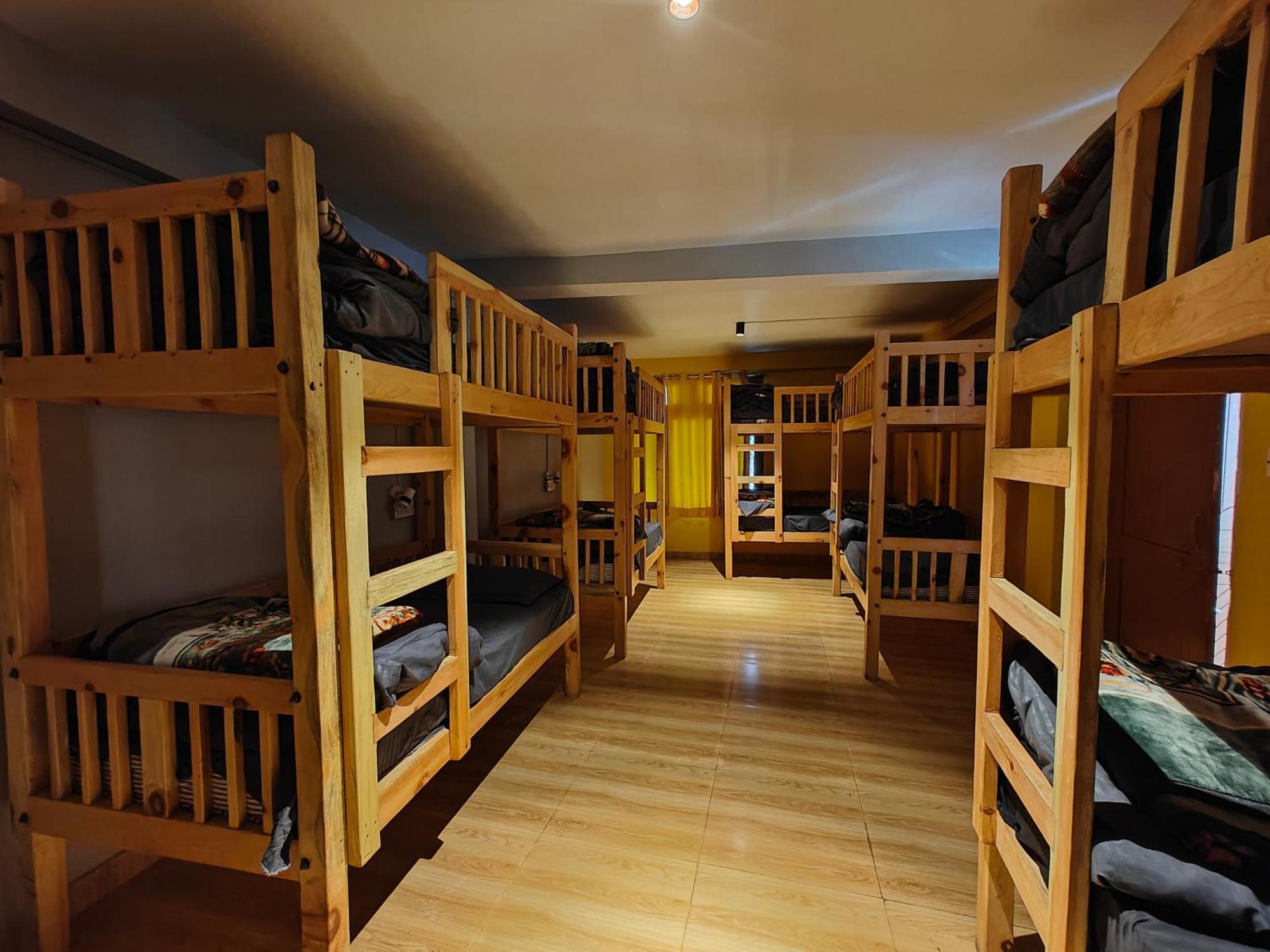 Whoopers Hostel Tosh Екстериор снимка