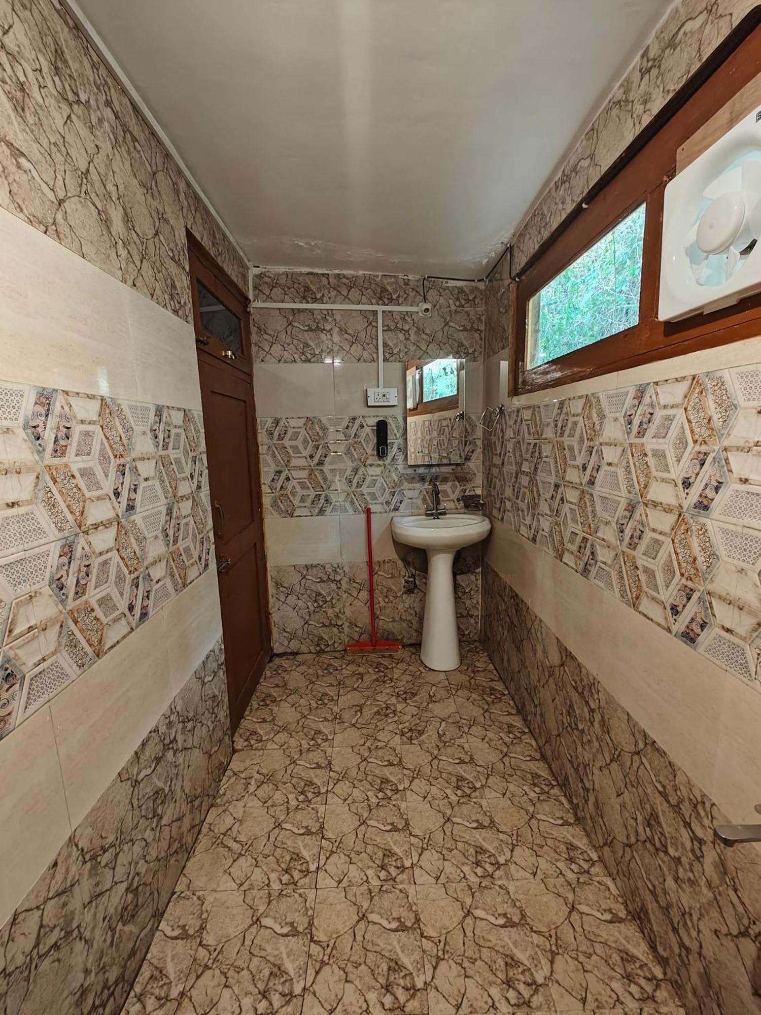 Whoopers Hostel Tosh Екстериор снимка