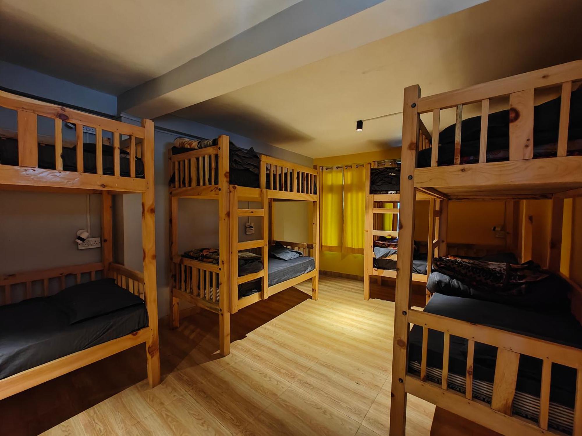Whoopers Hostel Tosh Екстериор снимка