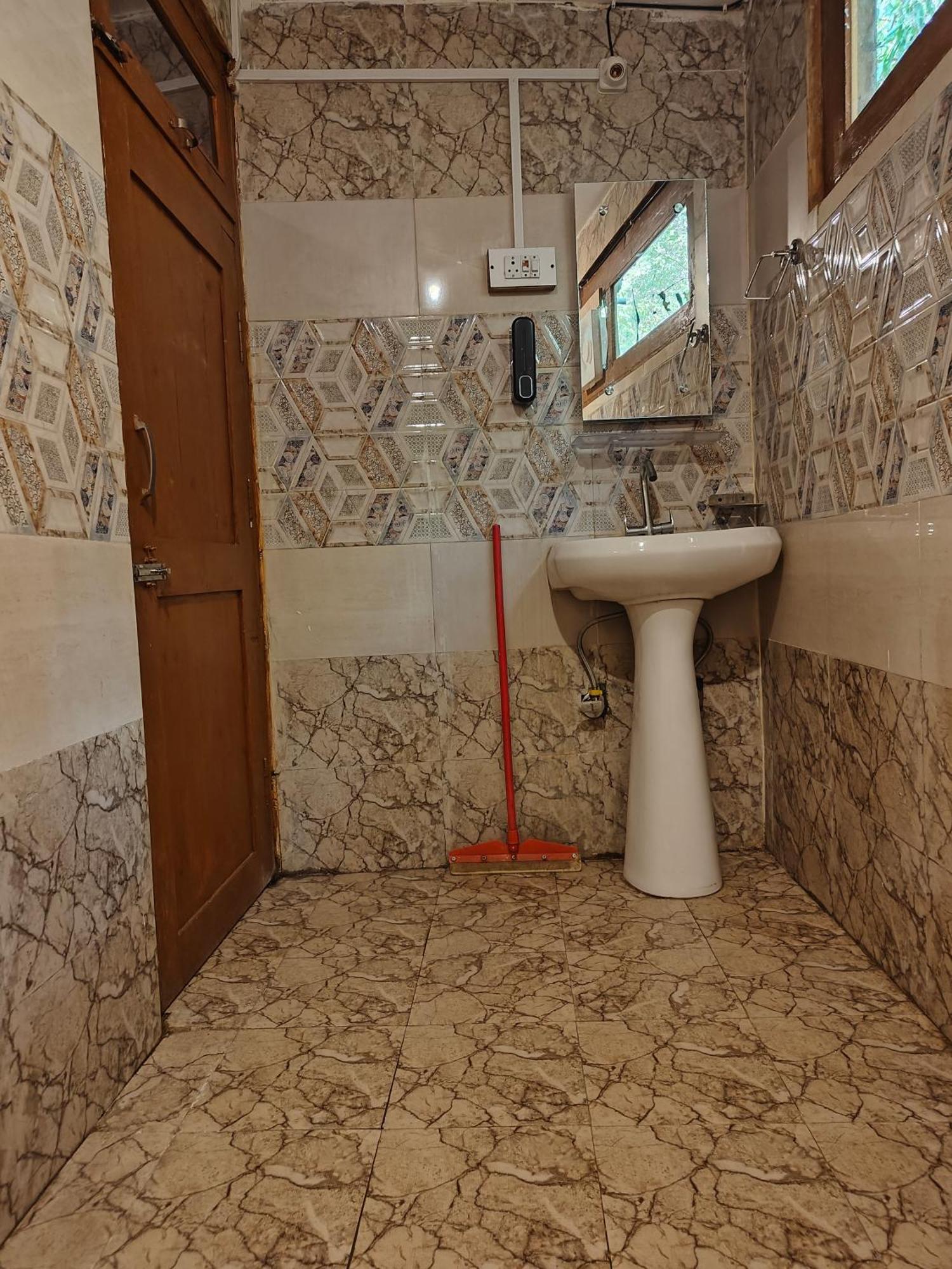 Whoopers Hostel Tosh Екстериор снимка